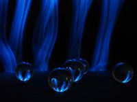 Kugeln Blaue Säulen